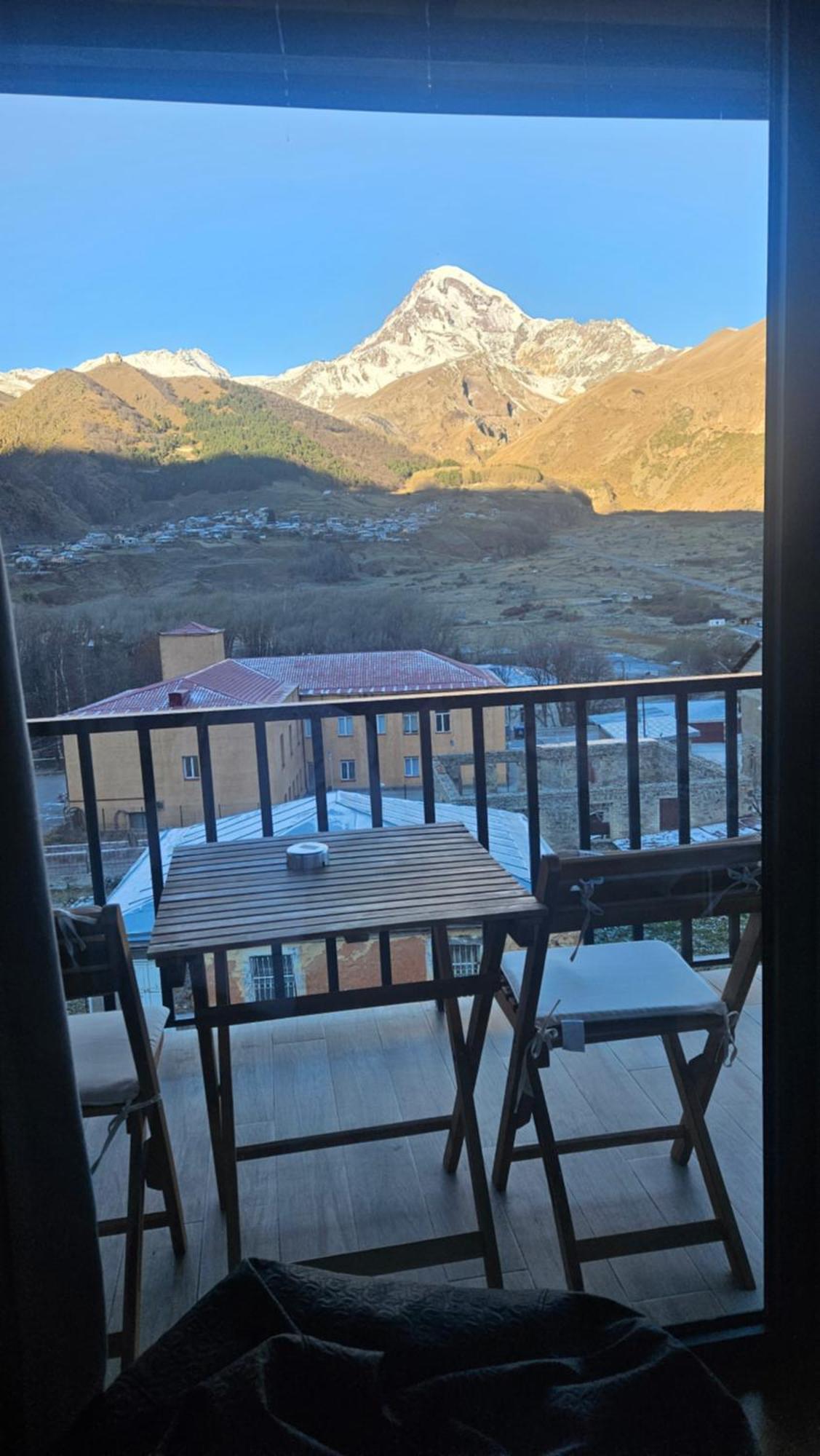 Best View Kazbegi Bilik gambar