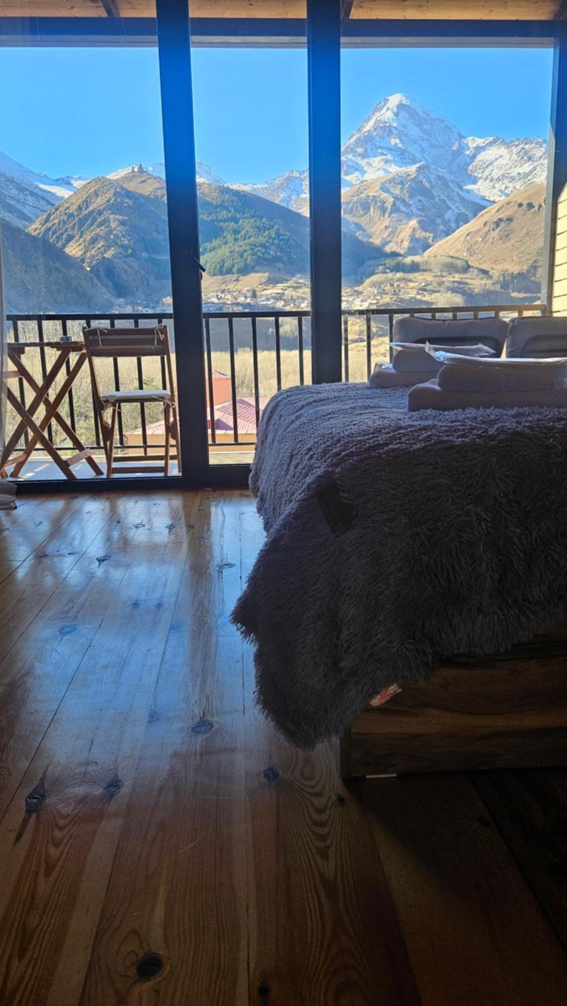 Best View Kazbegi Bilik gambar