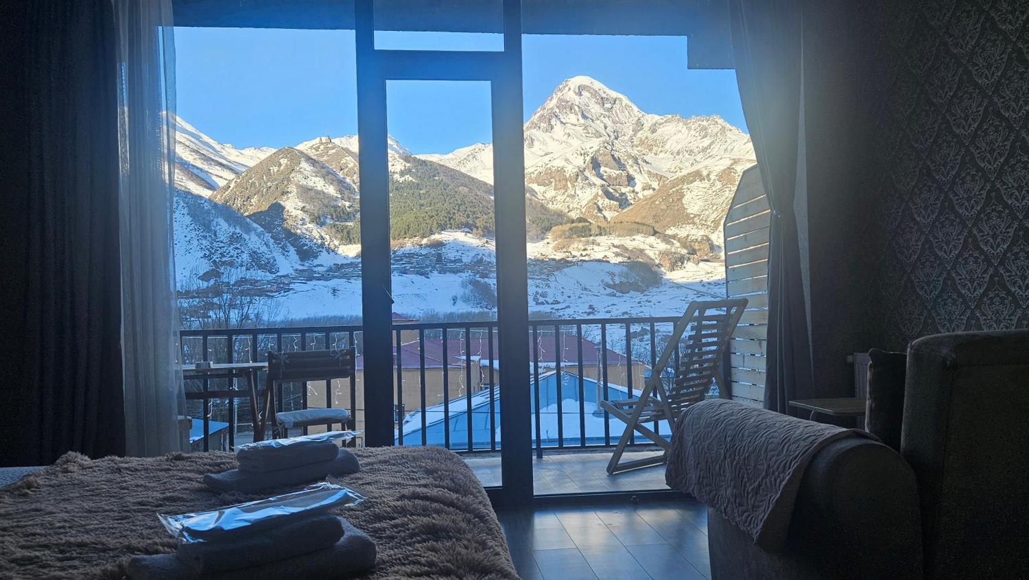 Best View Kazbegi Bilik gambar