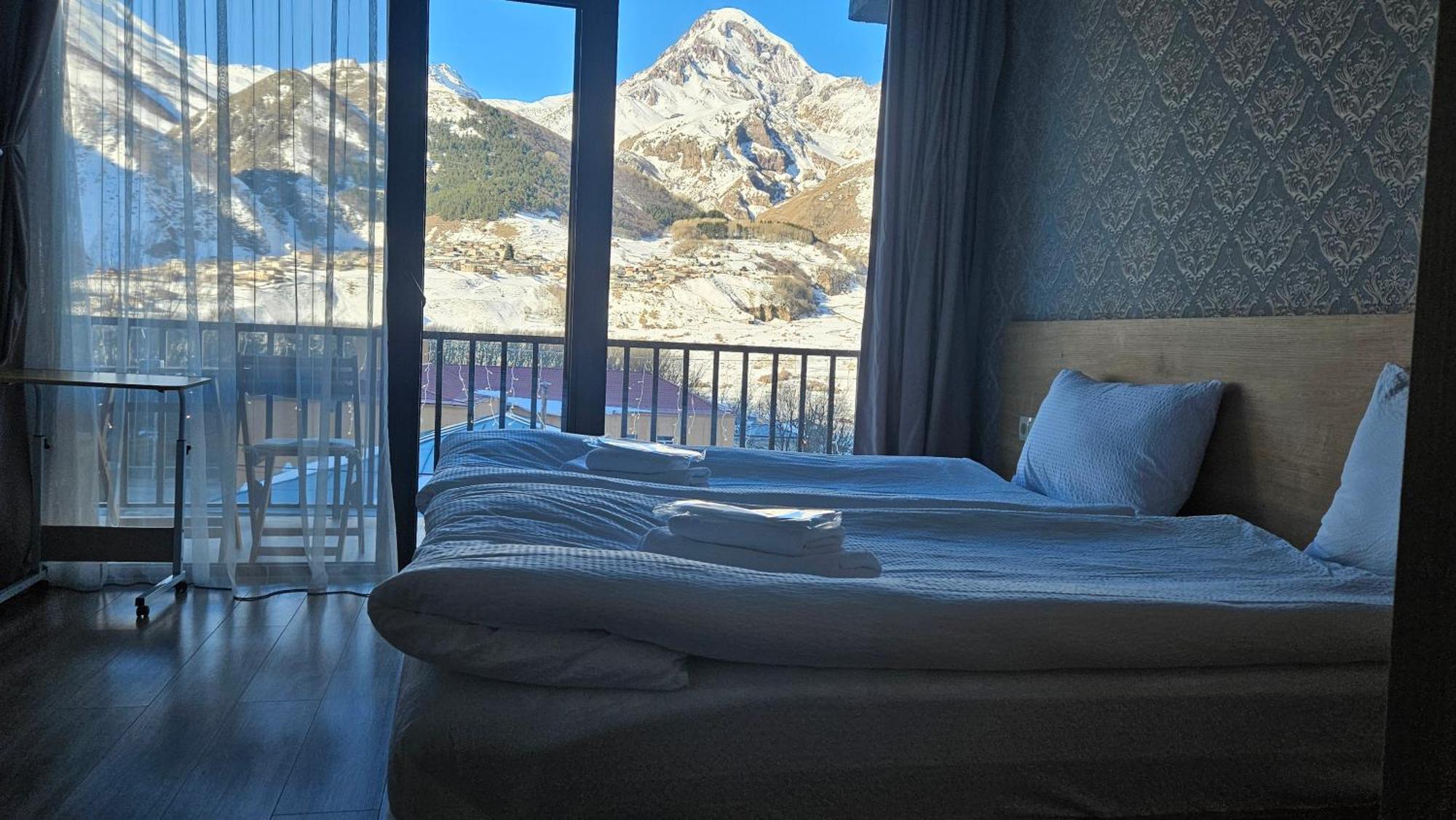 Best View Kazbegi Bilik gambar